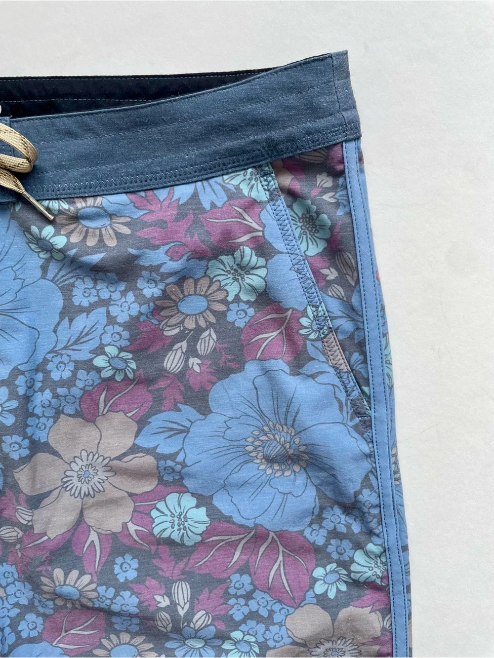 Howler Brothers Bruja Boardshorts, Flower Power Blues, Size 36